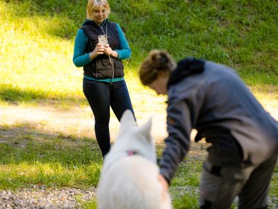 Anne filmt Ruth und Ookami